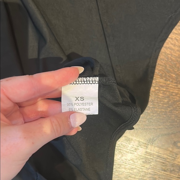 Fitted Black backless Cap Sleeve T-Shirt - Picture 2 of 3